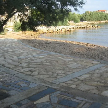 Nevera Pasman,banj דירה Banj